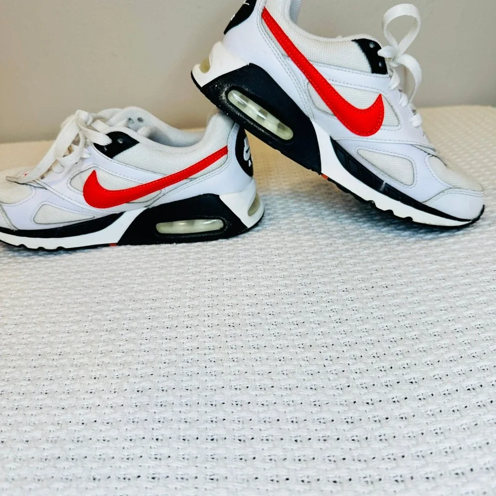Nike Air Max IVO Kids Youth 4Y White Red Good 579995-101 Sneakers Sporty School‎